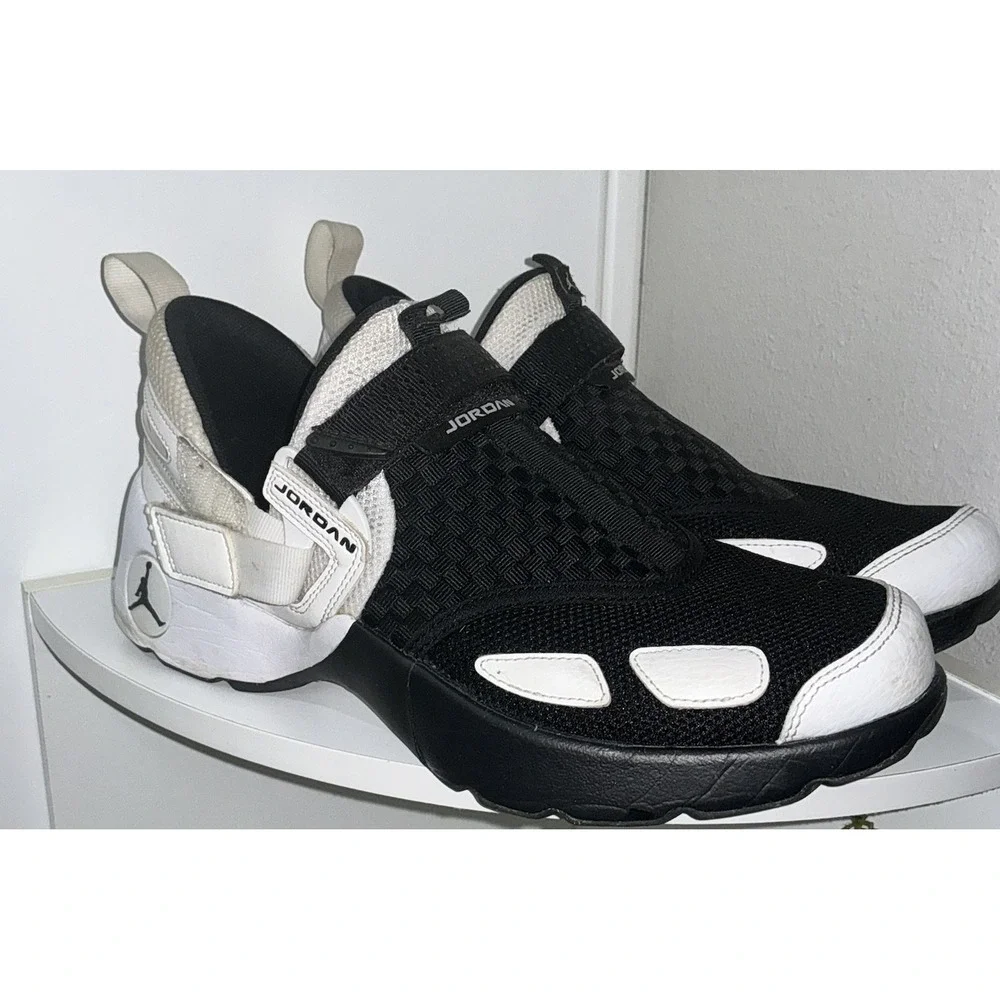 Nike Air Jordan Trunner LX Men's Size 10.5 Black/White Sneakers 897992-010
